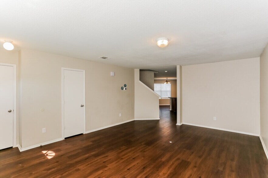 Building Photo - 8321 Cutter Hill Ave