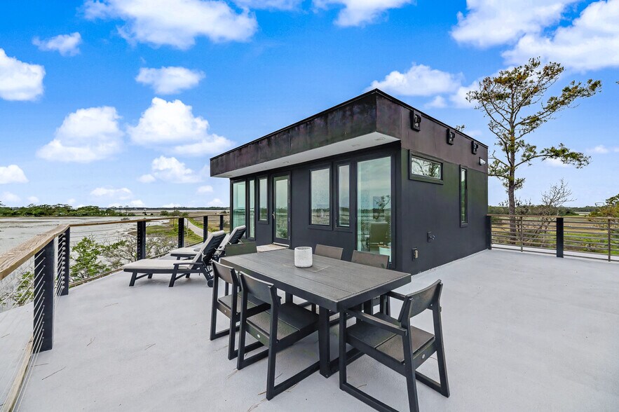 Rooftop Patio - 2179 Sol Legare Rd
