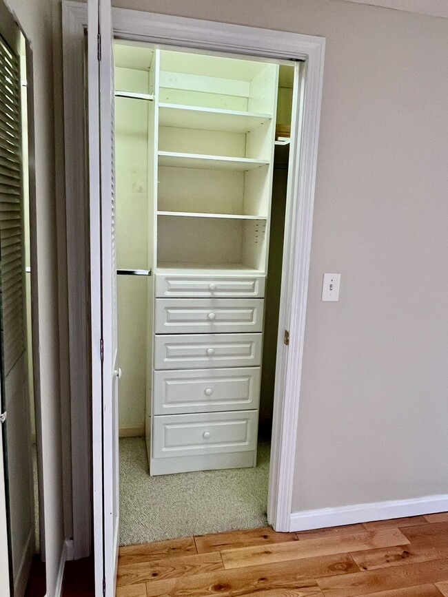 Bedroom 2 closet - 6 Sutton Ct