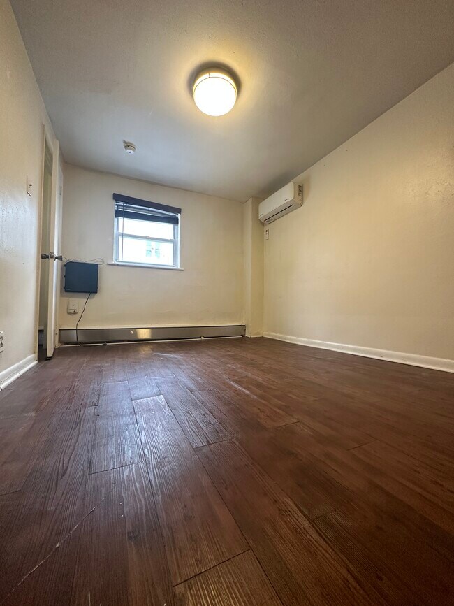 Building Photo - 917 Ellsworth St