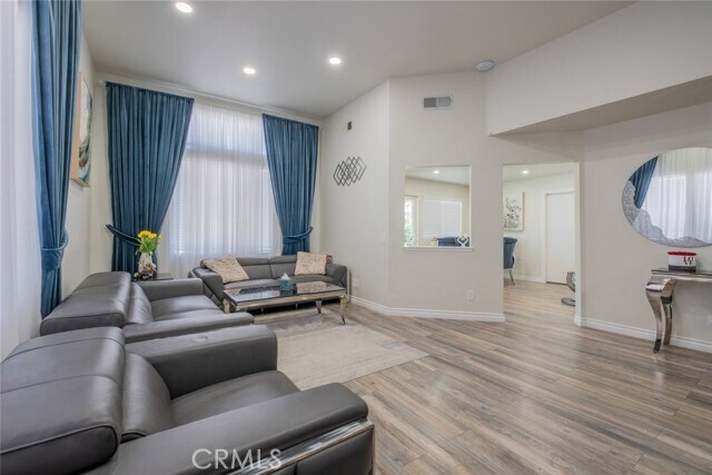 Building Photo - 2052 Chenault Pl