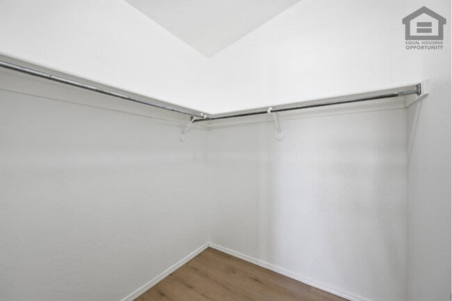 Building Photo - 4Bed + OFFICE + LOFT in Peoria! Ready for Immediate Move-In! -- FULLY REMODELED!