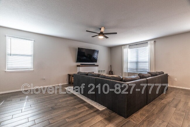 Building Photo - 266 Jaycen Ln