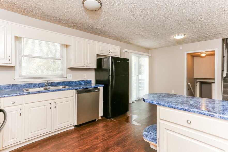 Building Photo - 6030 Randy Ln