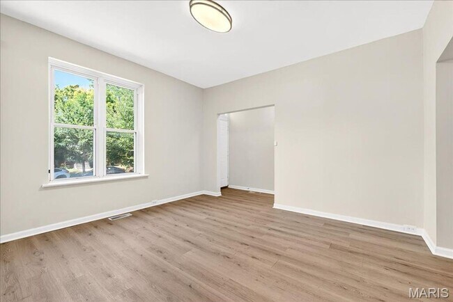 Building Photo - Russell Blvd -4045