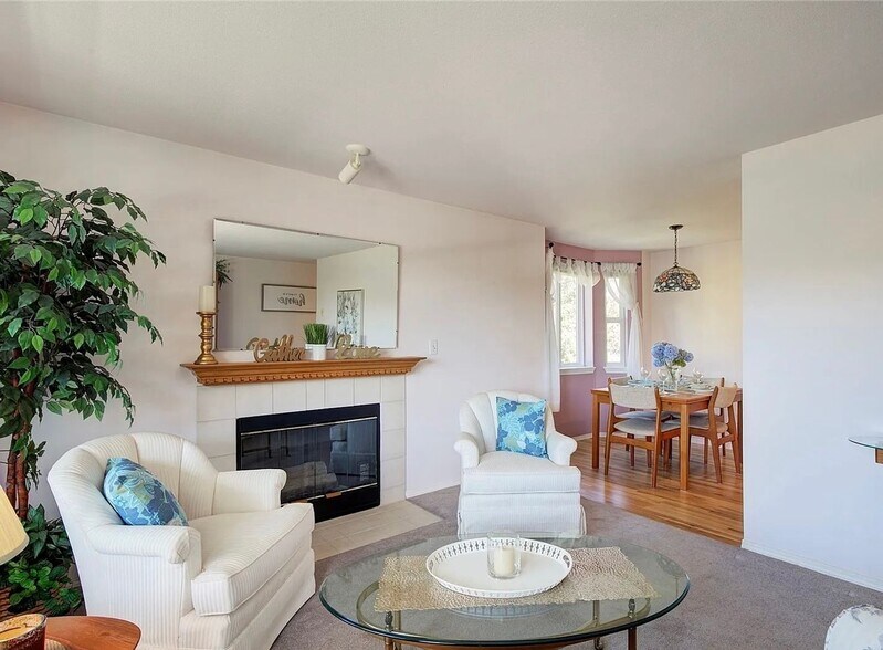 Building Photo - Must See Ballard Condo!!!