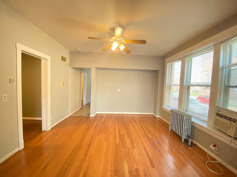 Building Photo - 2232 W Addison St