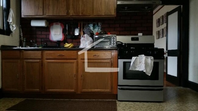 Building Photo - Big and Bright