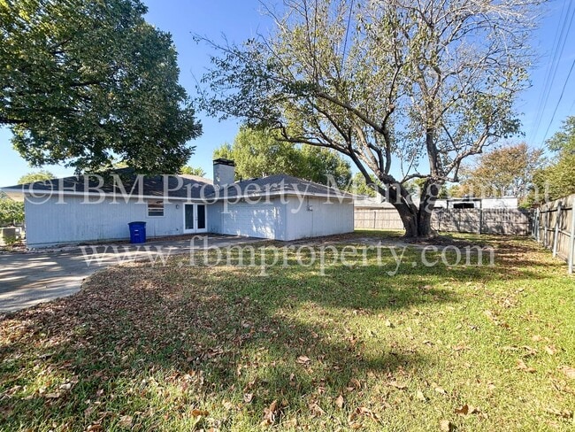 Building Photo - 1700 Charlottesville Dr