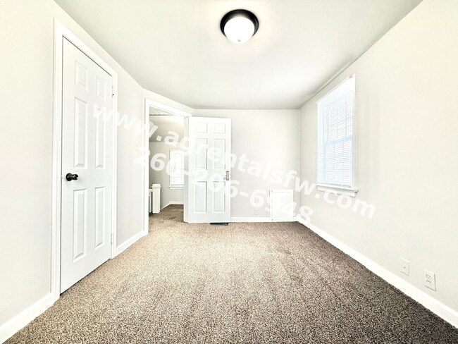 Building Photo - 3 Bedroom House