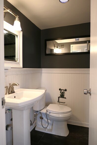 Building Photo - 6631 Wakefield Dr