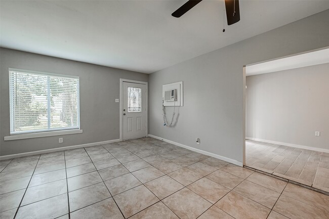 Building Photo - 7621 Sundown Dr