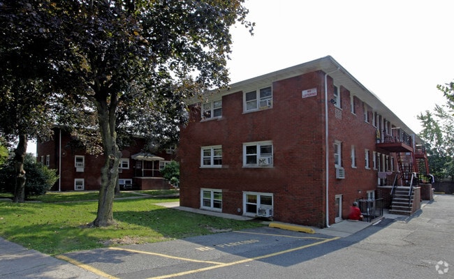 Building Photo - Woodbridge Arms Apartments
