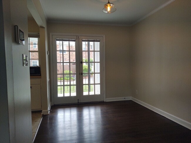 Building Photo - Cozy Condo located in McAlway Manor in Cot...