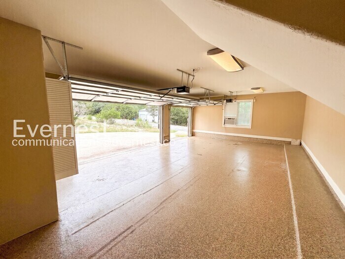 Building Photo - 21208 Oak Dale Dr