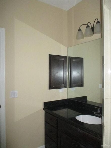 Building Photo - 2601 E Franklin Ave