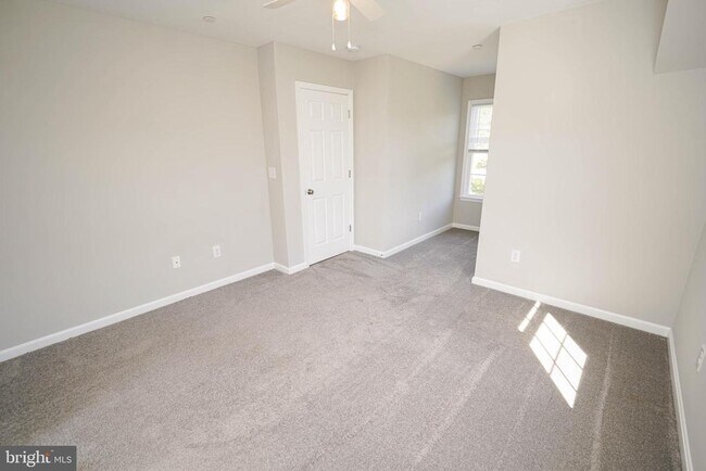 Building Photo - 2005 S Old Mill Dr