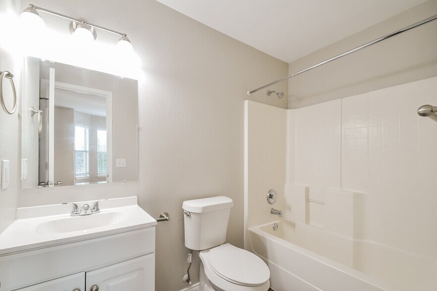 Building Photo - 908 Chickesaw Ln