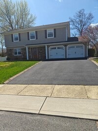 Building Photo - 27 Monticello Dr