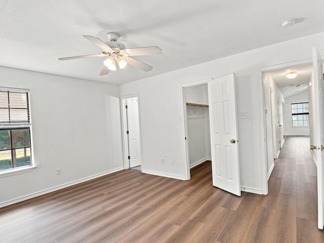 Building Photo - 1303 Lovers Ln
