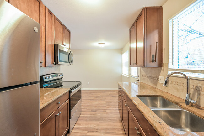 Building Photo - Charming 4-Bedroom Home
