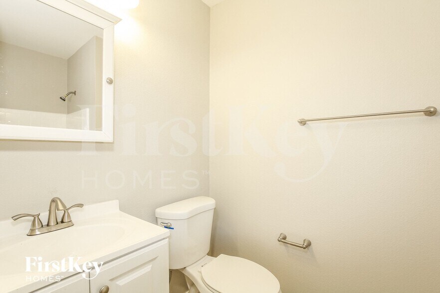 Building Photo - 4237 W Brown St