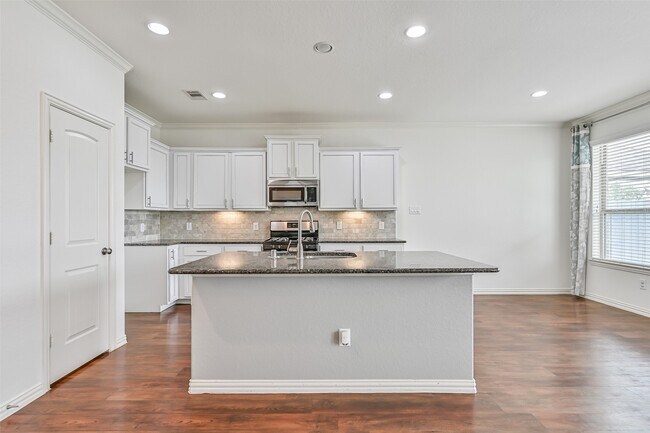 Building Photo - 4511 Apple Point Ln