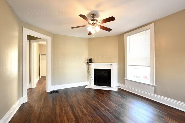 Building Photo - 319 W Lee St