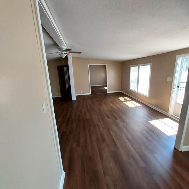 Building Photo - 2 Live Oak Ln