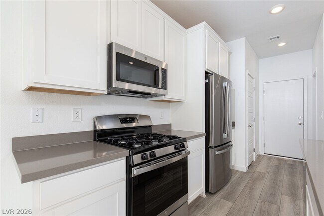 Building Photo - 9583 Noah Pointe Ave