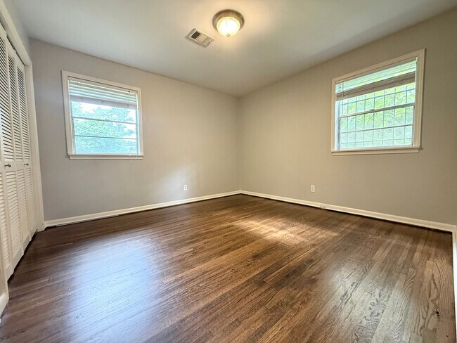 Building Photo - 9115 Oak Grove Ln