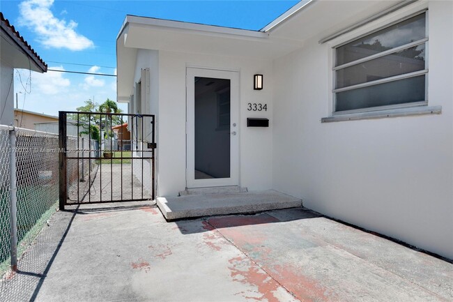 Primary Photo - 3334 SW 24th St