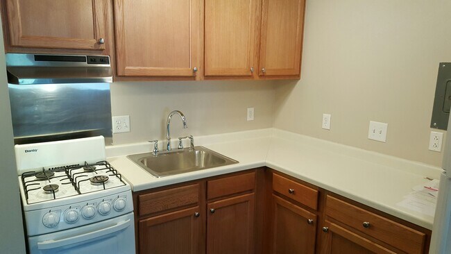 kitchen - 55 Chicago St