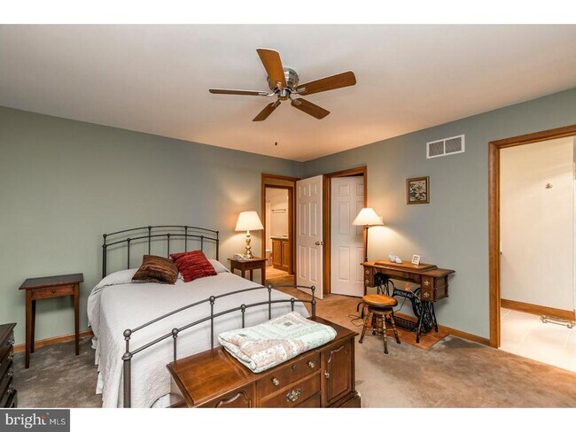 Building Photo - 202 Nelis Ct