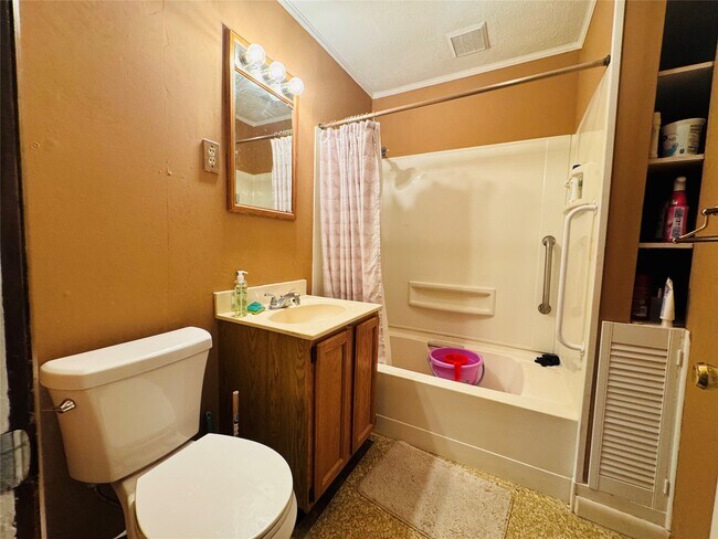 Building Photo - 503 Irving Ave