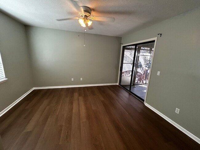 Building Photo - 1005 11th Ct