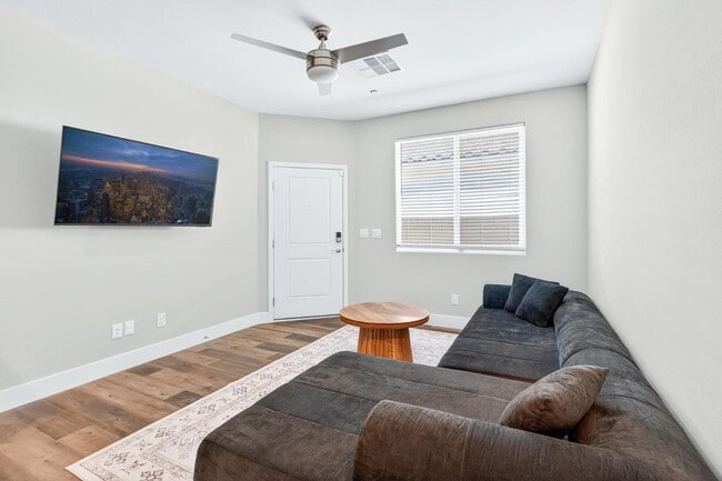 Building Photo - 1024 Saker Falcon Dr