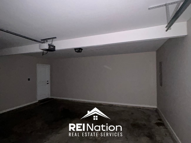 Building Photo - SOUTHAVEN STUNNER! 3BR/2BA | Vaulted Ceilings & Fireplace | Fenced Yard!