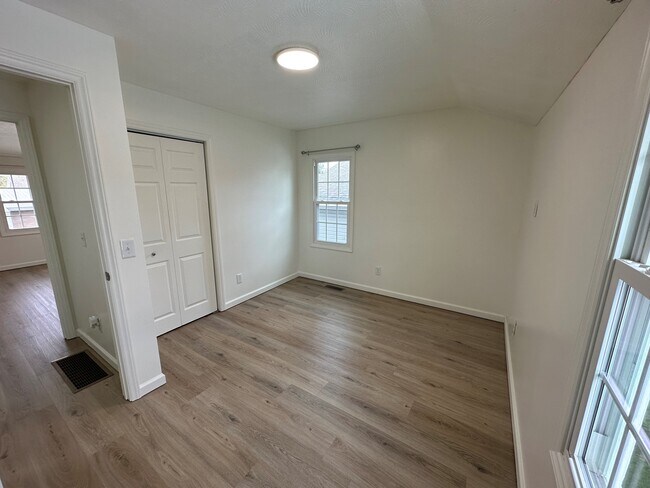 Building Photo - 2802 10th Ave