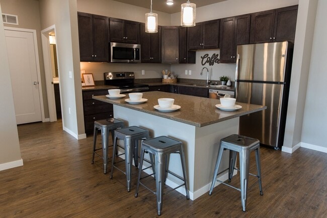 Building Photo - 2 Bedroom 2 Bath apartment, 1st floor but with elevated deck, unit 106, available 6/1/2026