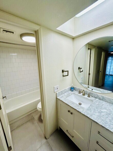 Building Photo - 7557 N Dreamy Draw Dr