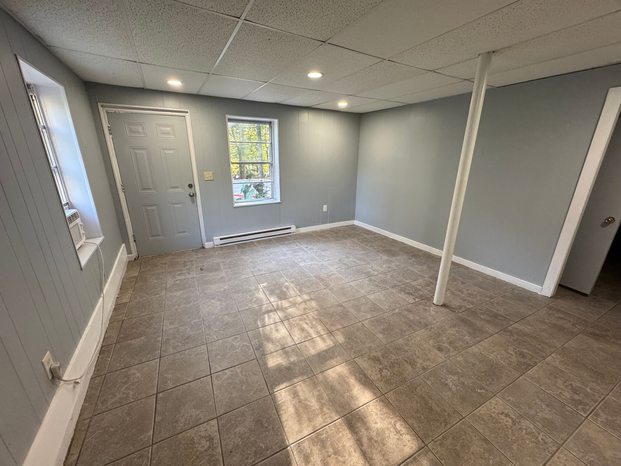 Building Photo - 1112 Riverside Ter