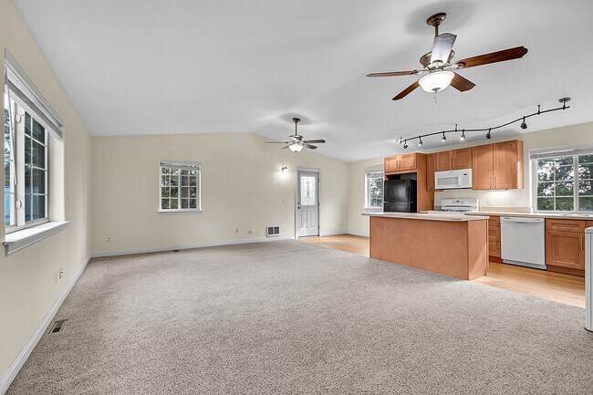 Building Photo - 50 Spruce Dr