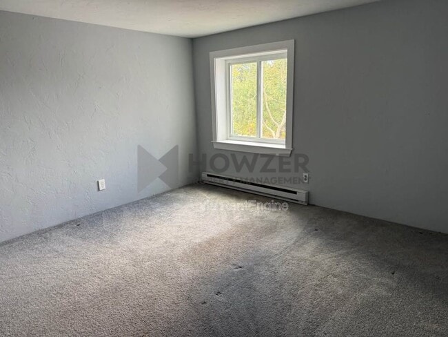 Building Photo - 10 Pine Grove Ave