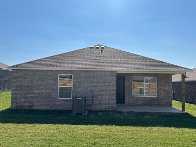 Building Photo - *Pre-leasing* NEW Three Bedroom | Two Bath...