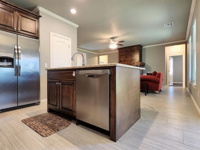 Building Photo - 2308 Paraiso Way