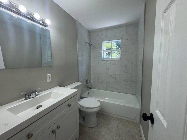 Building Photo - 8821 Dania Dr