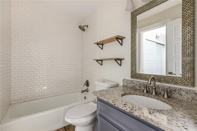 Building Photo - 1938 Holly Hill Dr