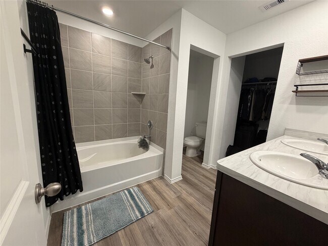 Building Photo - 1135 Juniper Vis Dr