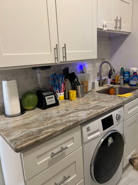 Building Photo - 86 Glenville Ave